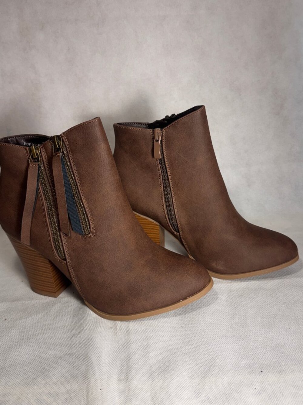 Journee Collection Vally Brown  Ankle Booties Size 8 WD
